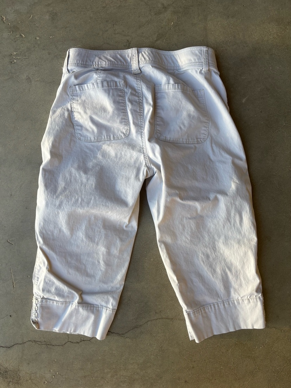 Gloria Vanderbilt Cream Cotton Stretch Capri Embroidered Pockets Size 6 - Picture 2 of 7